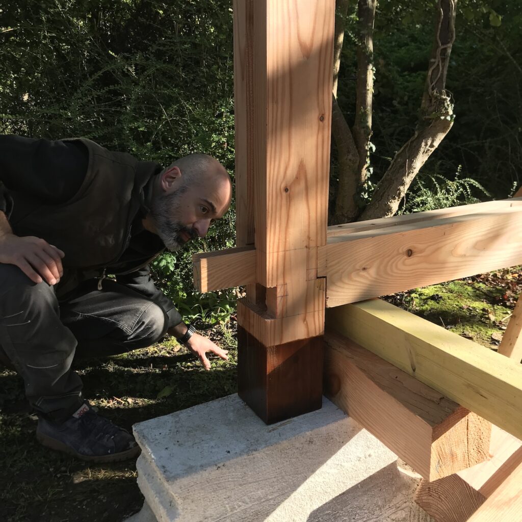 assemblage par tenons bâtonnets avec épaulement