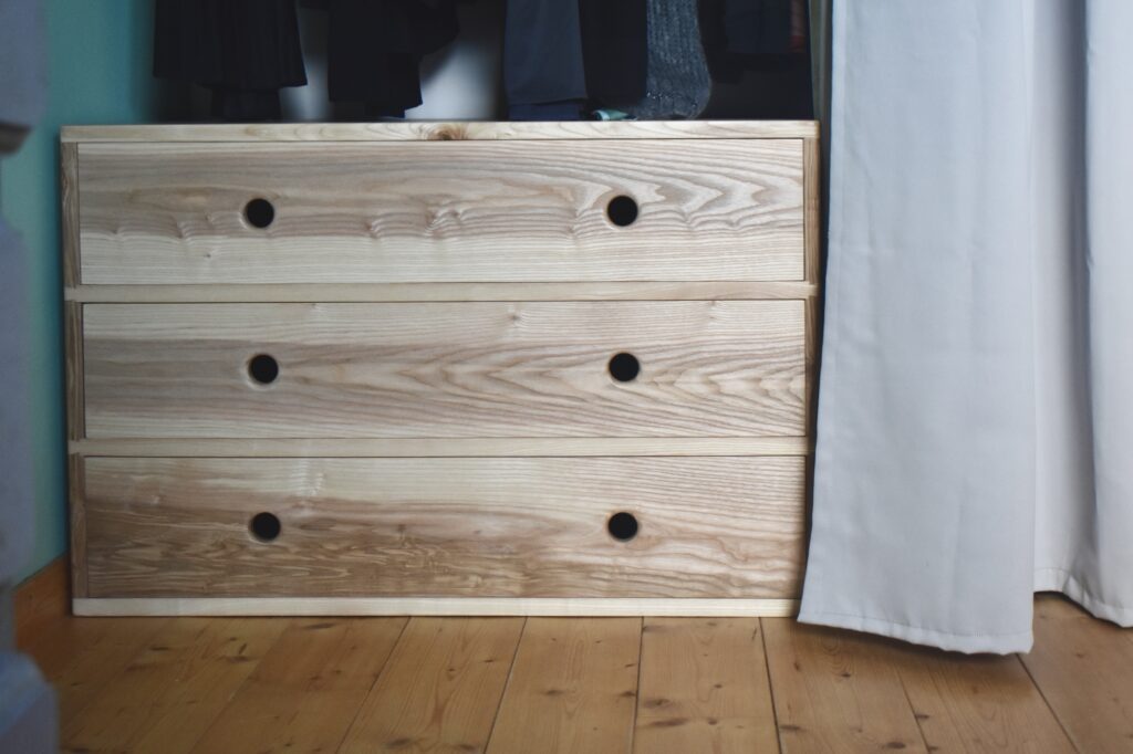 la commode en place